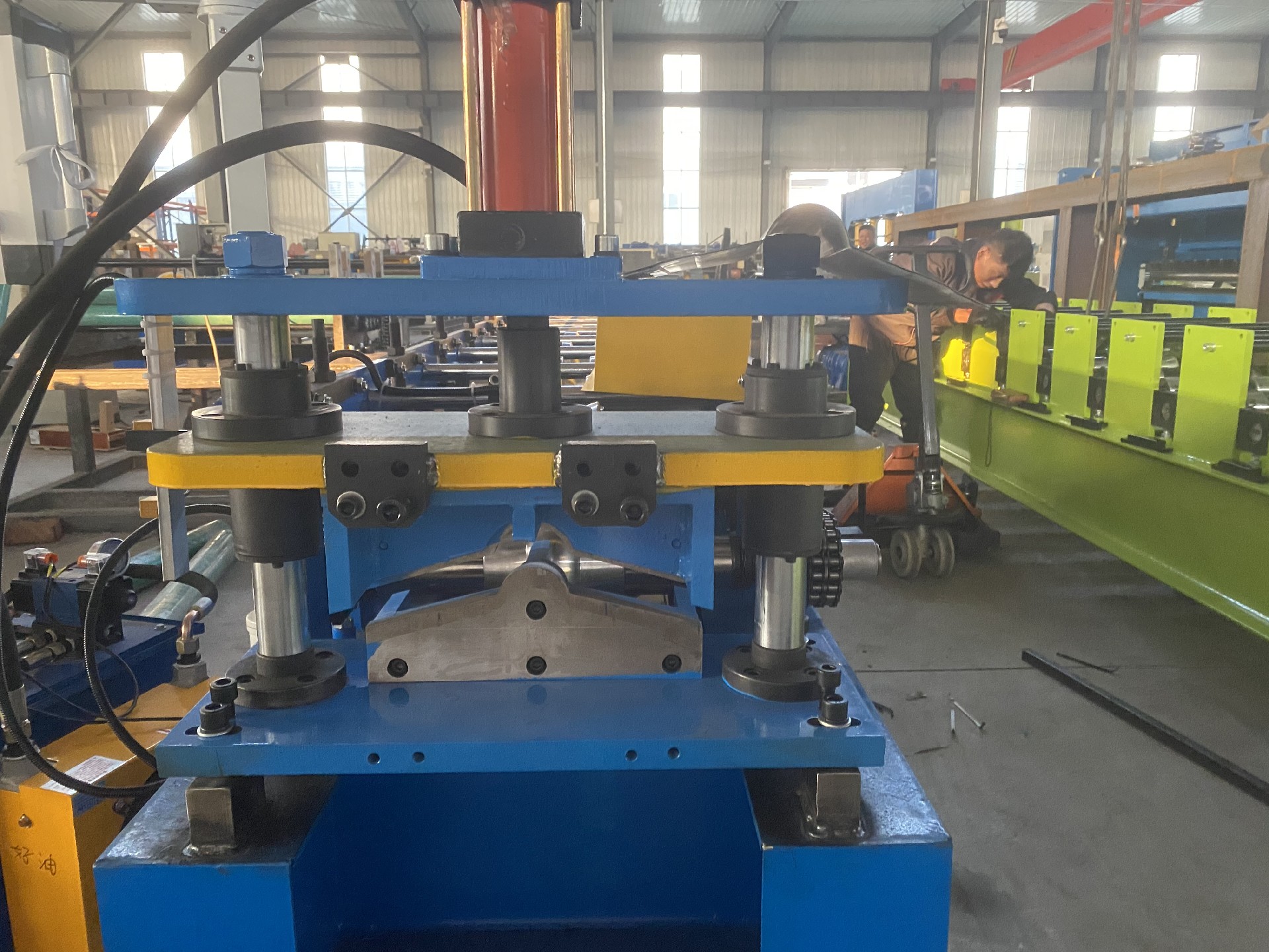 Ridge capping roll forming machine