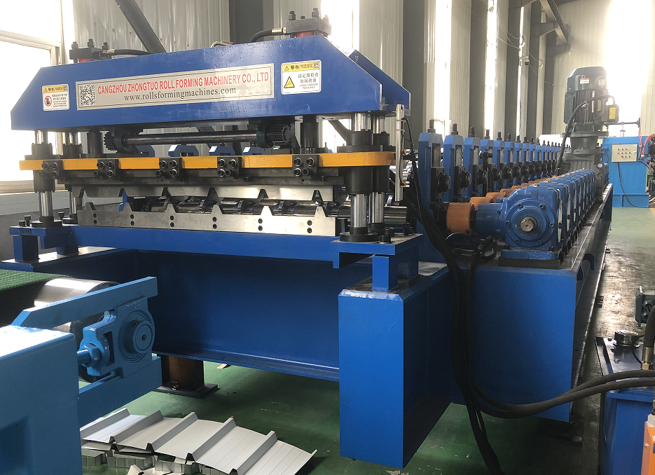 High speed trapezoidal roof tile machine